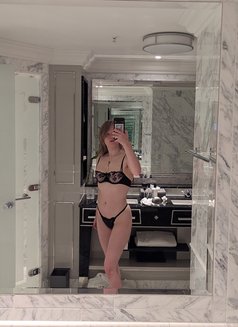 Lyra - hairy, all natural Swedish beauty - Acompañante in London Photo 3 of 18