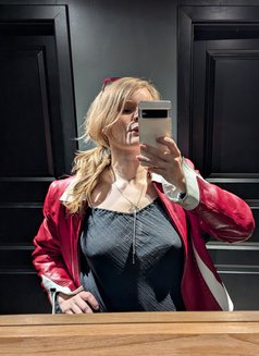 Lyra - hairy, all natural Swedish beauty - Acompañante in London Photo 6 of 18