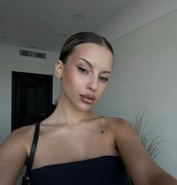 Lys - puta in Nantes