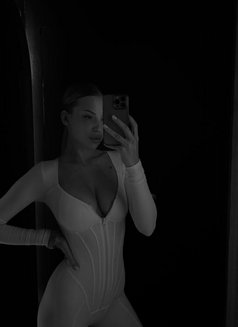 Lys - puta in Nantes Photo 7 of 8