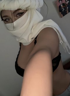 Lysana - puta in Doha Photo 1 of 3