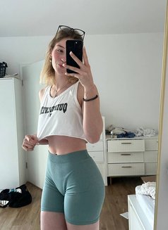 Lyzzy - escort in Barcelona Photo 1 of 4