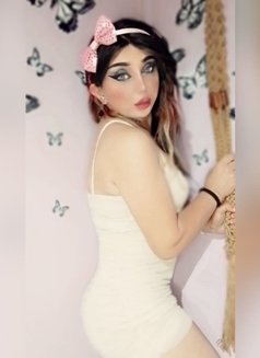 M. Ji. K - Transsexual escort in Beirut Photo 27 of 30