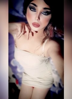 M. Ji. K - Transsexual escort in Beirut Photo 30 of 30