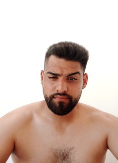 M. K. G1 - Intérprete masculino de adultos in Beirut Photo 2 of 2