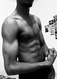 Ma7 - Acompañantes masculino in Lucknow Photo 1 of 5