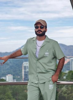 Maan - Male escort in Kuala Lumpur Photo 2 of 3