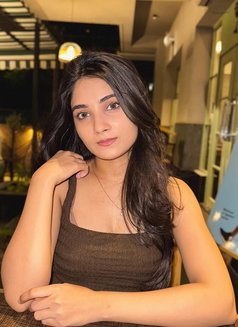 Maanvi Gupta - escort in Abu Dhabi Photo 1 of 3