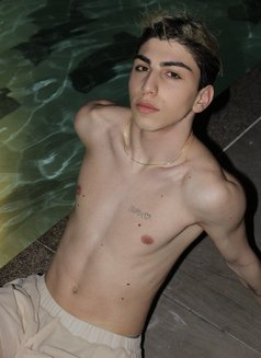 Maaxxx - Male escort in Dubai Photo 3 of 5