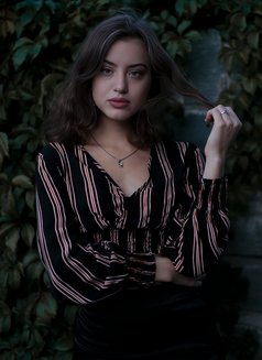 Mabel - puta in Dubai Photo 1 of 6