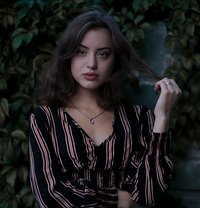 Mabel - puta in Dubai Photo 1 of 6