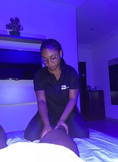 Mabel - masseuse in Abuja Photo 5 of 8