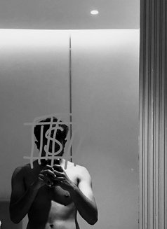 Mac Park - Male escort in Bangalore Photo 2 of 4