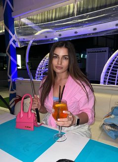 Macha - escort in Beirut Photo 1 of 9