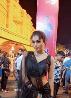 Madam Mona - Acompañantes transexual in Kolkata Photo 10 of 10