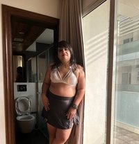 Madam. Sumitra - Acompañantes transexual in New Delhi