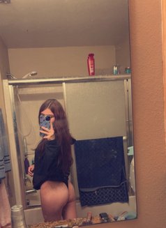 Maddy - puta in Dammam Photo 1 of 2