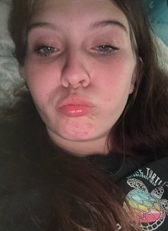 Maddy - puta in Dammam Photo 2 of 2