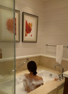 Maddy - escort in Makati City Photo 16 of 21