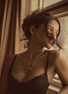 Maddy - escort in Mumbai Photo 2 of 7