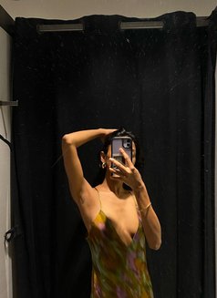 Maddy - escort in Mumbai Photo 4 of 7