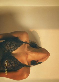 Maddy - escort in Mumbai Photo 6 of 7