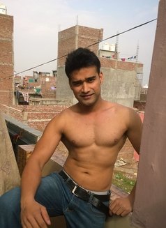 Maddy - Acompañante masculino in New Delhi Photo 9 of 13