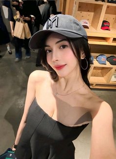 Maddy - escort in Tokyo Photo 3 of 6