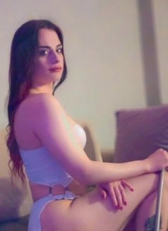 Madeleine - Transsexual escort in İstanbul Photo 5 of 15