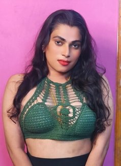 Madhavi Cam and Real Meet - Transsexual escort in Chennai Photo 2 of 5