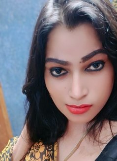 Madhavi Cam and Real Meet - Transsexual escort in Chennai Photo 5 of 5