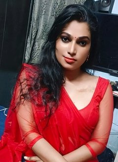 Madhavi Cam and Real Meet - Transsexual escort in Chennai Photo 1 of 8