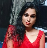 Madhavi Cam and Real Meet - Transsexual escort in Chennai Photo 1 of 8