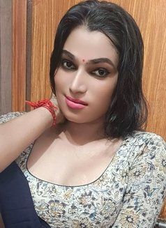 Madhavi Cam and Real Meet - Transsexual escort in Chennai Photo 3 of 8