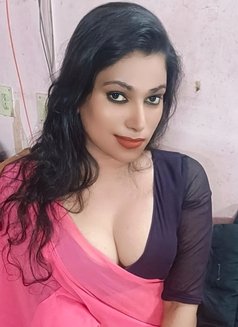 Madhavi Cam and Real Meet - Transsexual escort in Chennai Photo 5 of 8