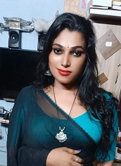 Madhavi Cam and Real Meet - Transsexual escort in Chennai Photo 7 of 8