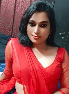 Madhavi Cam and Real Meet - Transsexual escort in Chennai Photo 8 of 8