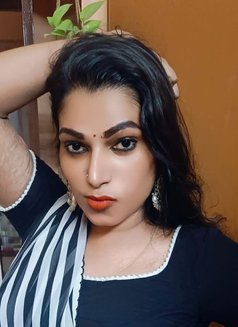 Madhavi Hot Sexy - Transsexual escort in Chennai Photo 6 of 11