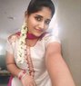 Madhavi - puta in Visakhapatnam Photo 1 of 6
