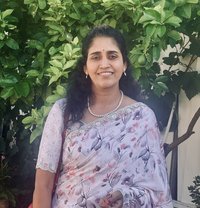 Madhavi - puta in Visakhapatnam