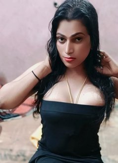 Madhavi - Transsexual escort in Chennai Photo 7 of 7