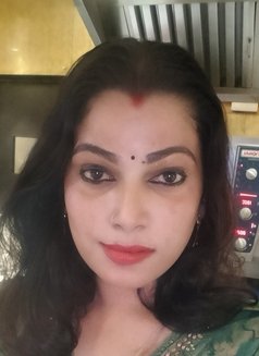 Madhavi - Transsexual escort in Chennai Photo 3 of 4