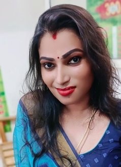 Madhavi - Transsexual escort in Chennai Photo 1 of 9