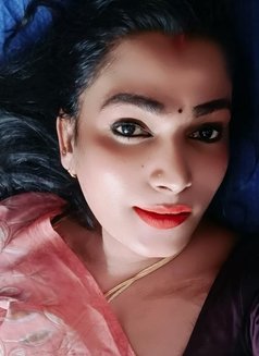 Madhavi - Transsexual escort in Chennai Photo 2 of 9