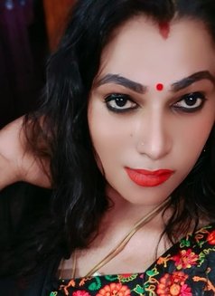 Madhavi - Transsexual escort in Chennai Photo 3 of 9