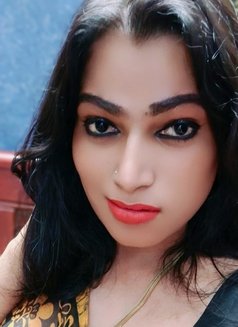 Madhavi - Transsexual escort in Chennai Photo 9 of 9