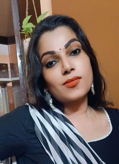 Madhavi - Transsexual escort in Chennai Photo 2 of 6