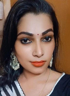 Madhavi - Transsexual escort in Chennai Photo 3 of 6