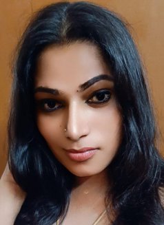 Madhavi - Transsexual escort in Chennai Photo 5 of 6