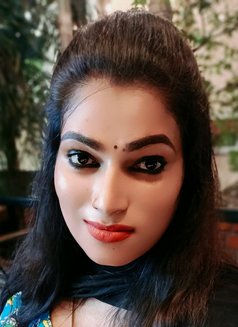 Madhavi Video Call and Real Meet - Acompañantes transexual in Chennai Photo 3 of 7